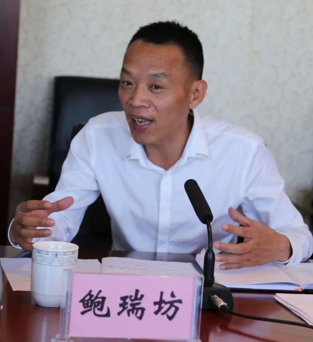 奇台县委常委,副县长,福建省援疆福州分指挥部副指挥长鲍瑞坊主持会议