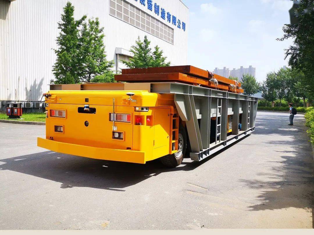 大连重工成功出产国内首台自然导航无人重型框架运输车