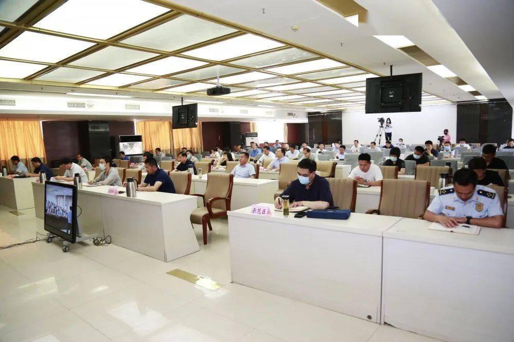 睢阳区政府,市住建局和市文广旅等单位作了发言,市公安局副局长赵友刚