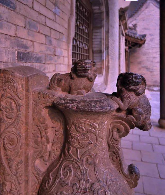 从形式,数量上看,其砖券圆顶门,双柱飞檐挑角门,二柱歇山门,二柱卷棚