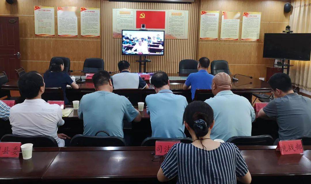 县委常委,宣传部部长曾玉,县政府副县长,县公安局局长任强,县守法普法