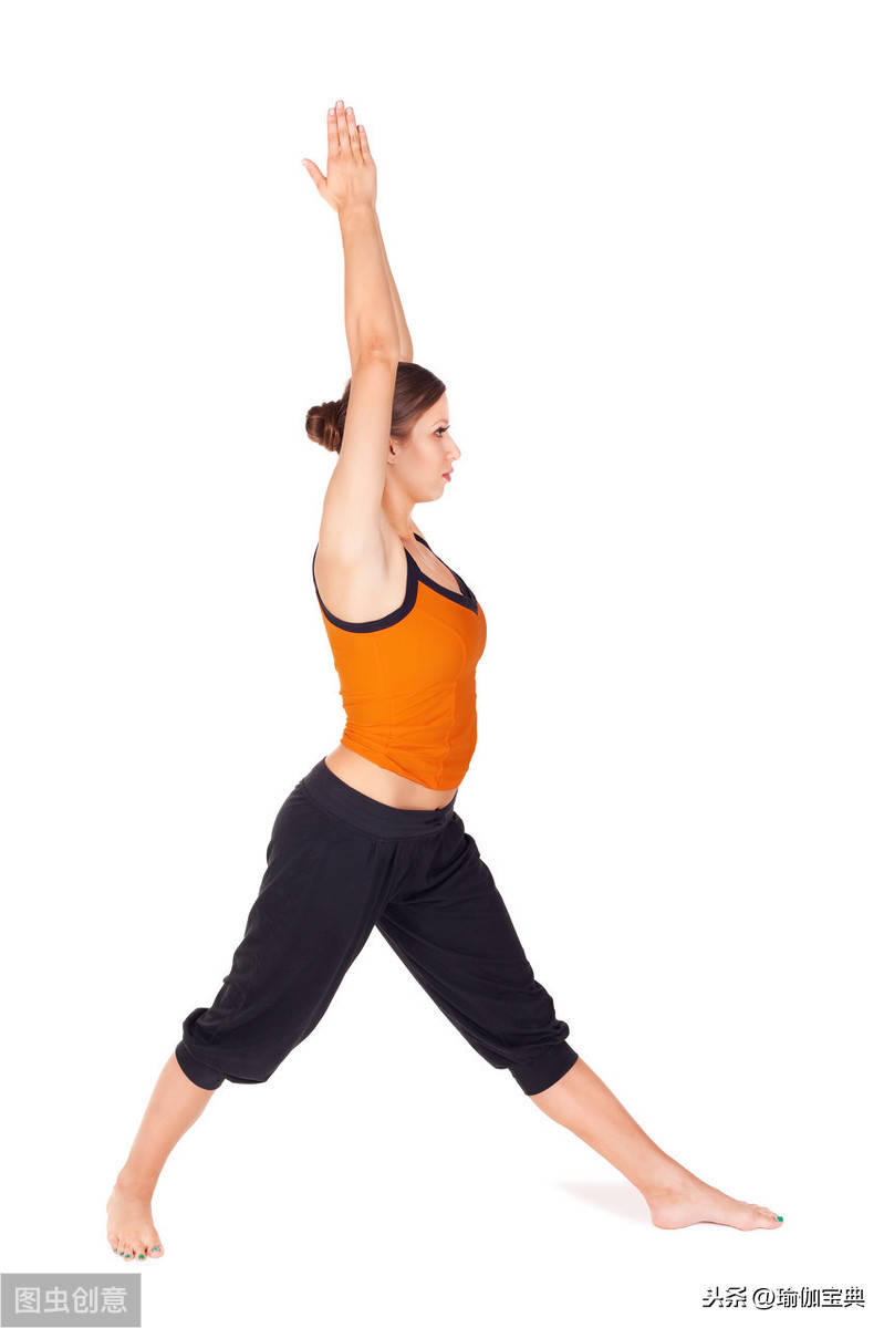 一组6个随时可练的简单站立瑜伽体式小序列薄背减脂瘦腿美体
