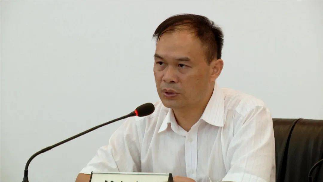 劳国明 均安镇副镇长,教育局局长