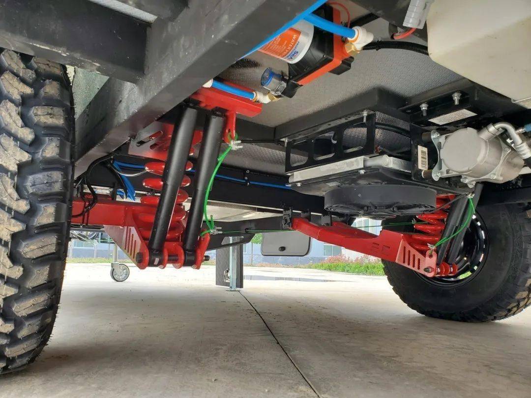 陆潜者野火越野拖挂:轻量化 优秀避震,定义越野拖挂新公式