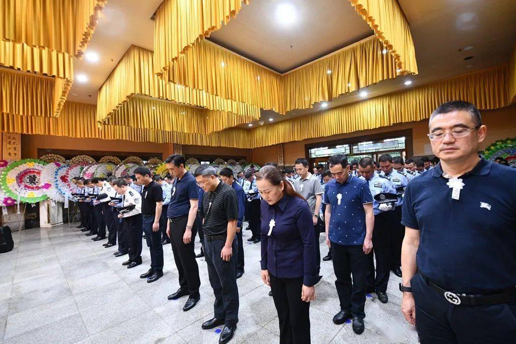 警魂永在,不言再见!深切哀悼乌当公安因公牺牲民警李华同志