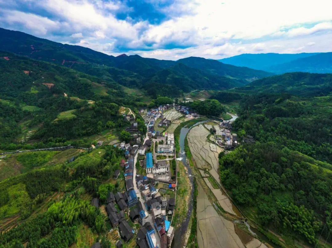 飞阅平等侗乡,带你领略熟悉的家乡…_田村