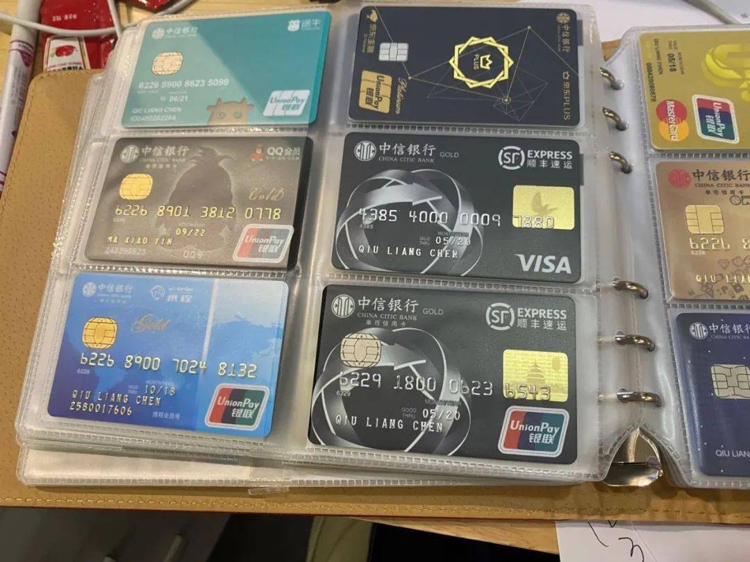 趣味收集癖大赏有人收集了400多张银行卡300多张交通卡