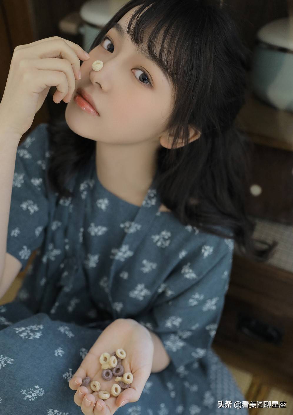 治愈系少女居家写真图片集欣赏