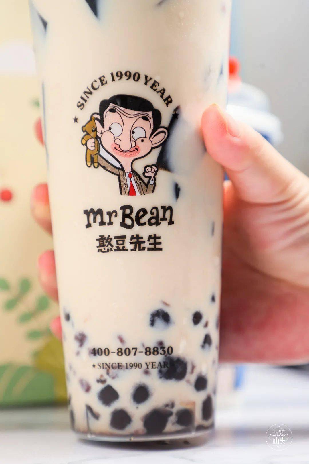 憨豆先生跨界卖奶茶一杯就可以勾起你童年的回忆