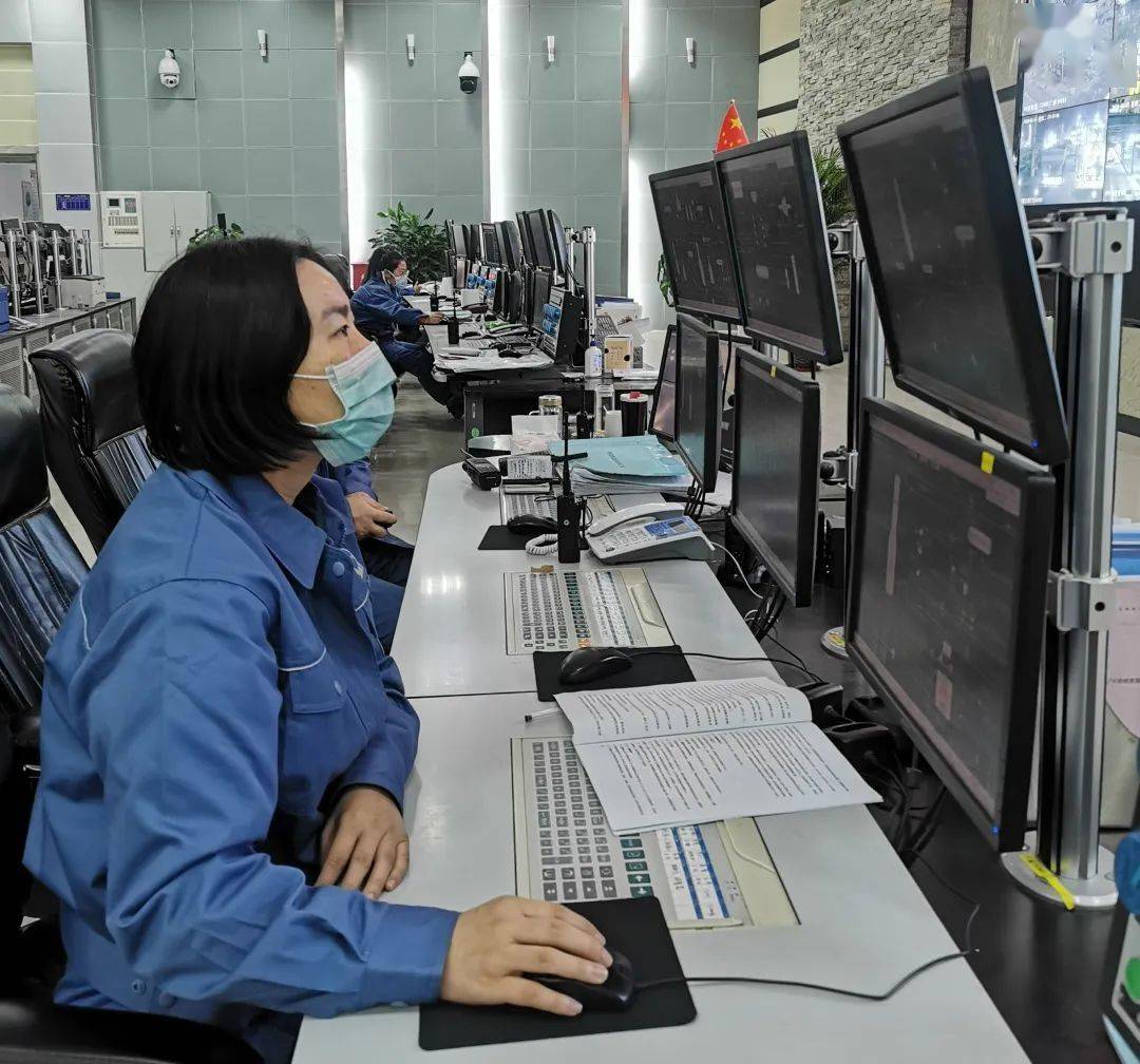 分馏塔t102和临氢异构化装置稳定塔t3301塔内热量分布情况,在保证产品