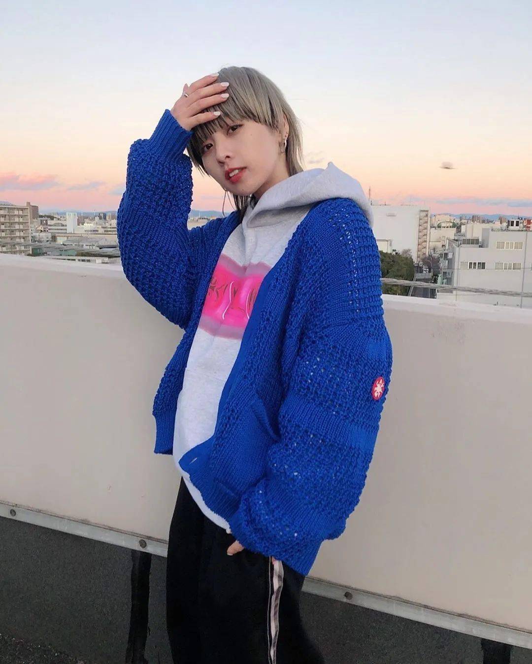 最近爆火的燕尾短发