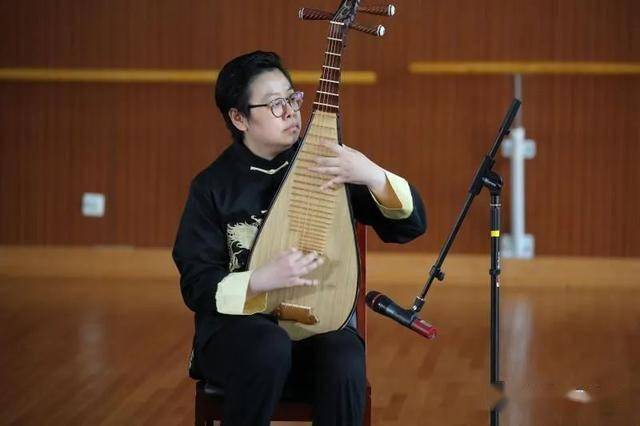 冯琮瑢 琵琶演奏《龙船》刘静 坠琴演奏《借灯光》王大乾 竹笛演奏
