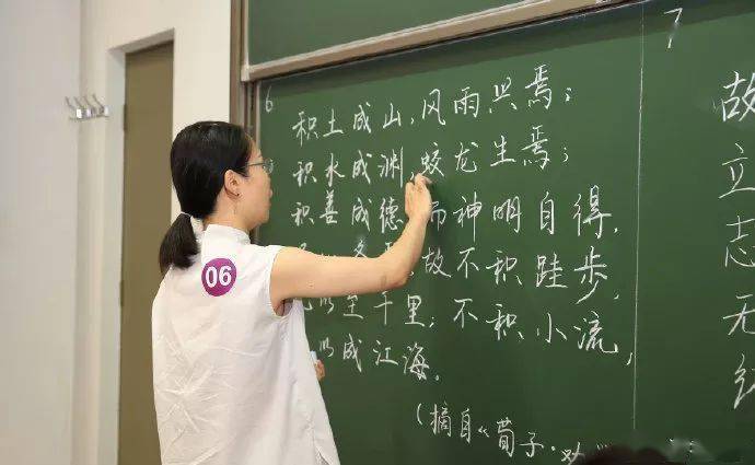 这些老师的板书惊艳了课堂,舍不得擦!_黑板