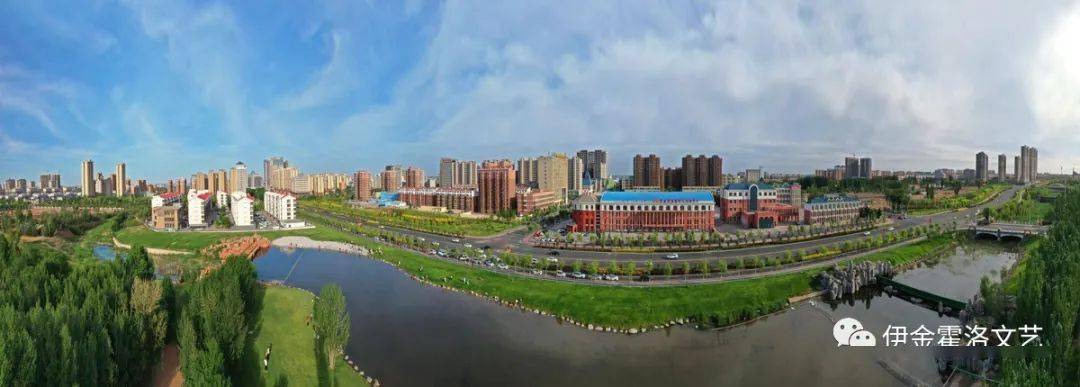 楼群高耸披彩虹,交通便捷通四方.一唱阿镇大变样,蒙汉团结奔小康.