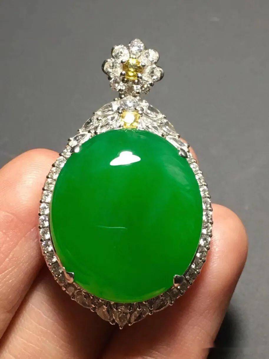 翡翠欣赏丨冰种正阳绿蛋面两用戒六位数