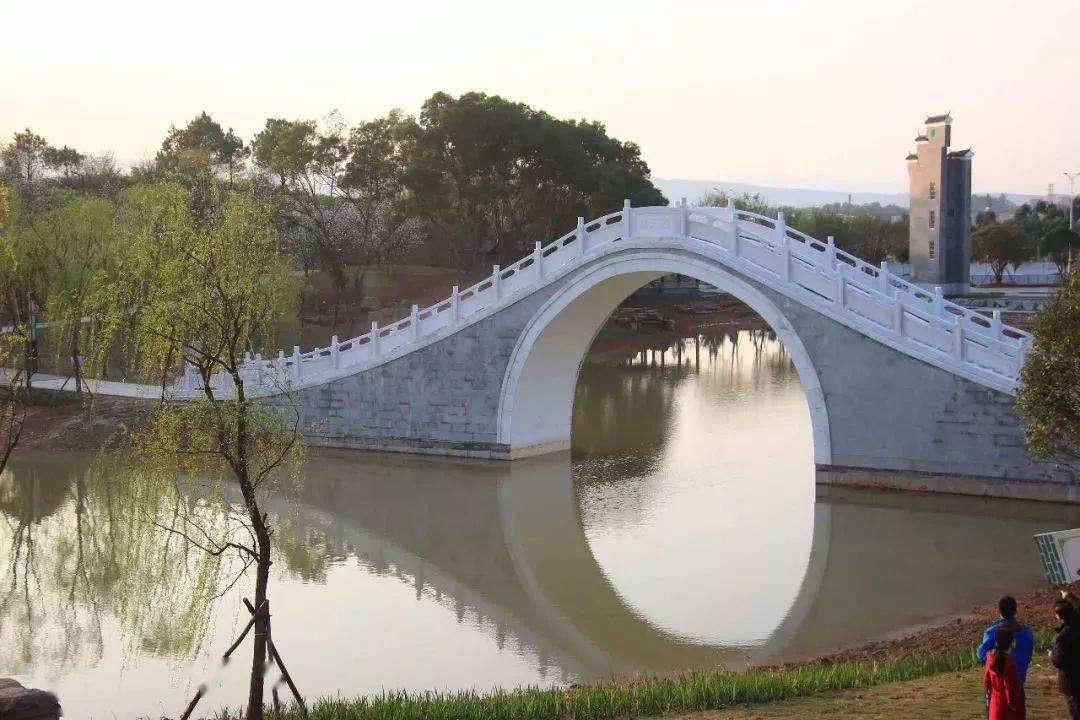 韶州公园踏月桥图片