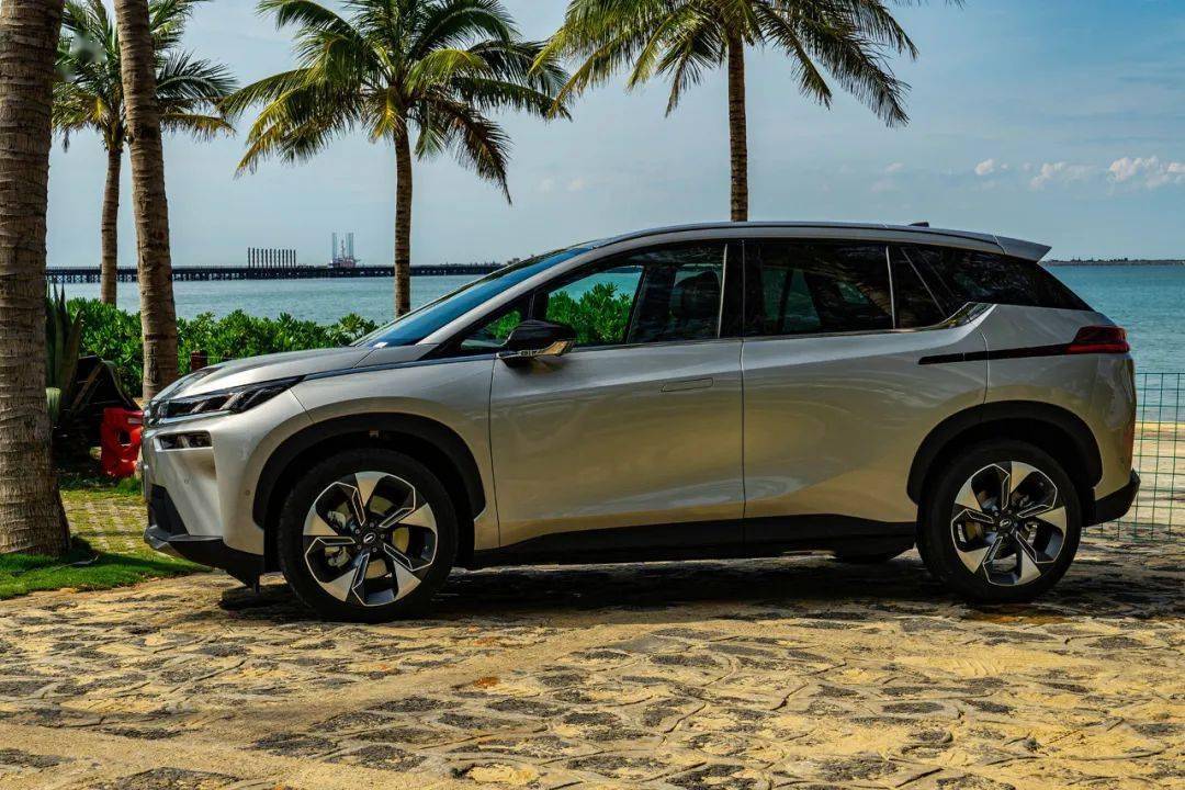 简单试驾广汽新能源埃安v最大续航600公里空间真的大1596万起有点香