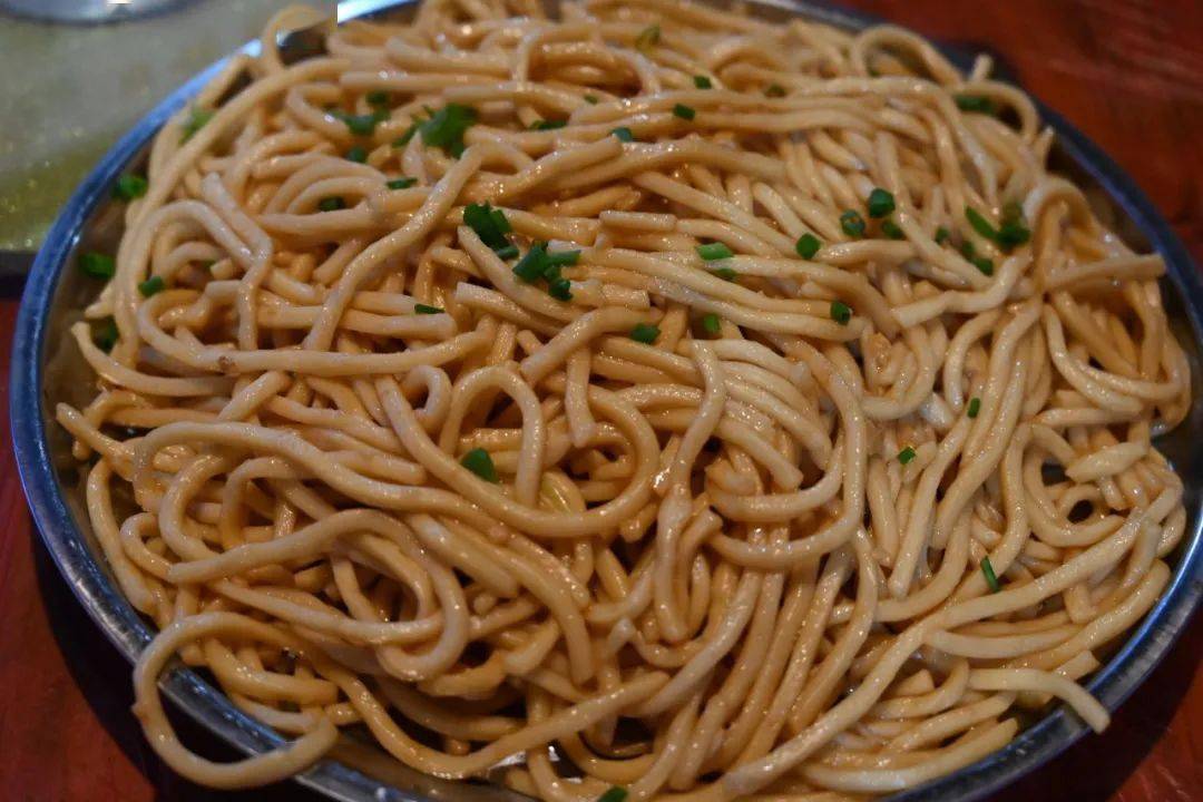 通过将尤溪当地传统美食与武侠文化紧密联系起来,提炼出了包含大条面