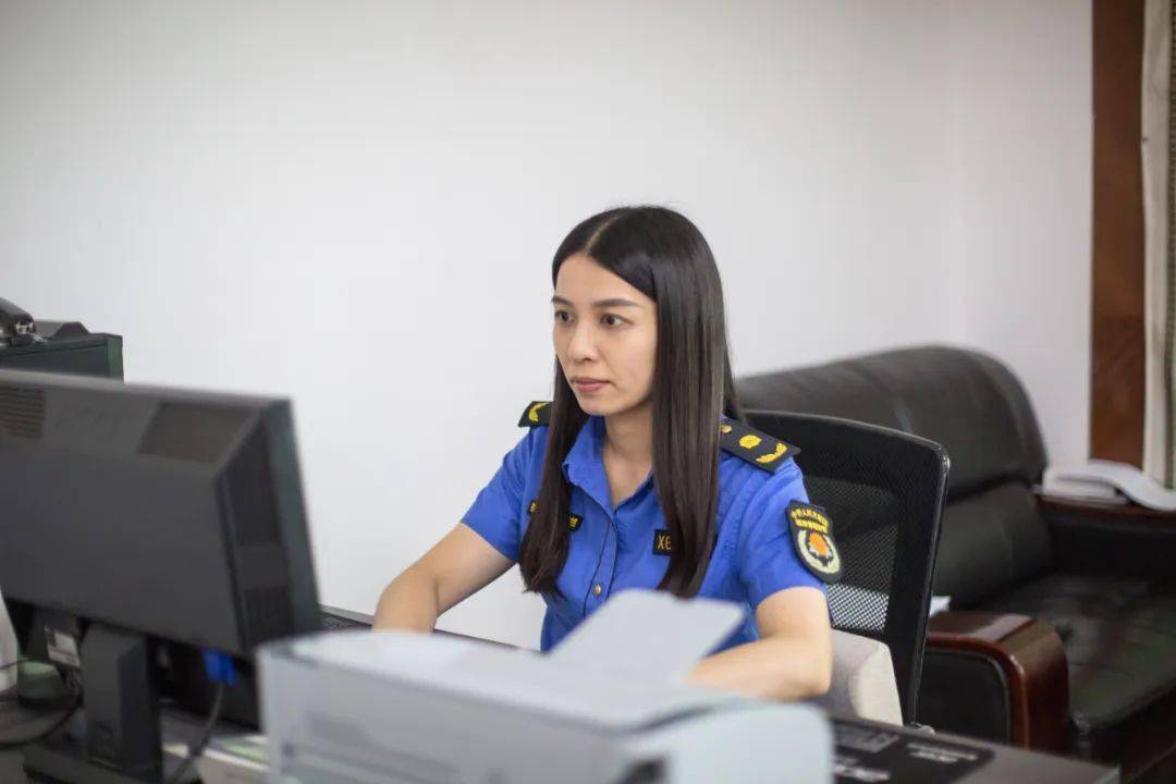 多图|东莞首支城管女子执法队在黄江上线!