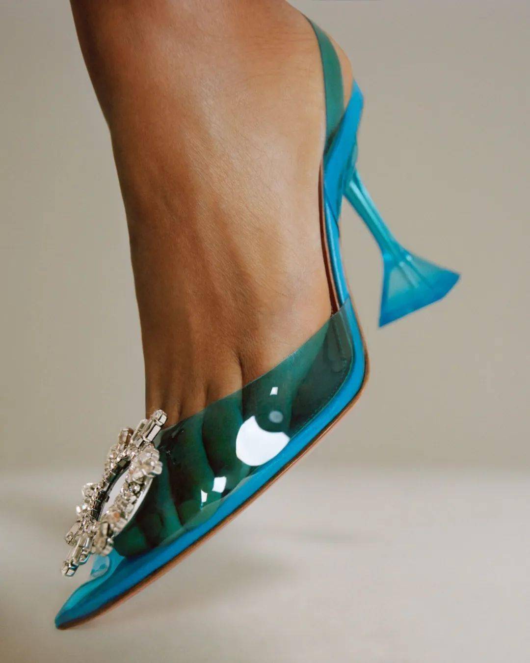 隐形长高10cm又能视觉降温的魔法鞋是?_鞋跟