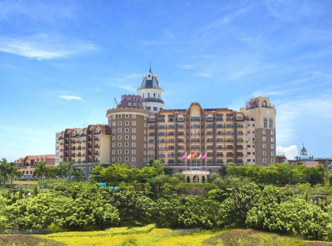 由皇庭集团投资打造的五星级商务酒店 酒店地处惠州市大亚湾经济技术