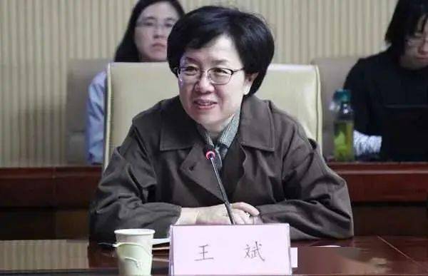 "——王斌(国家卫生健康委疾控局副局长)张文宏:最有效的药物是人的