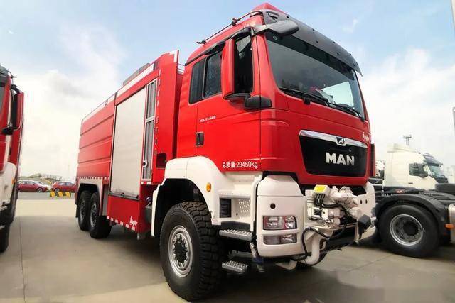 540马力6x6曼恩tgs底盘 见识一下德国齐格勒打造的全驱机场消防车