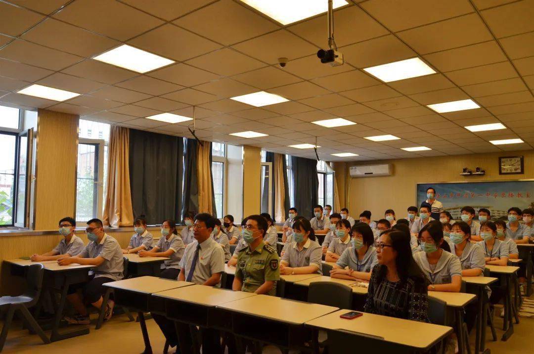 军民鱼水情浓,爱心助学梦圆 (系列二)  ——唐山市开滦一中举行"一对