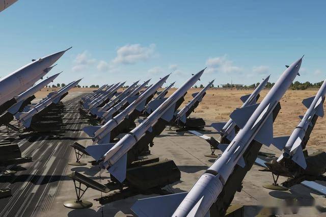 鲁斯特一路上飞过2个海军港口,4个空军基地和2个战略火箭军导弹基地