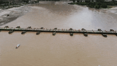 兵一段视频保障主力部队及时渡江架通浮桥快速抢占抢修渡口舟桥分队