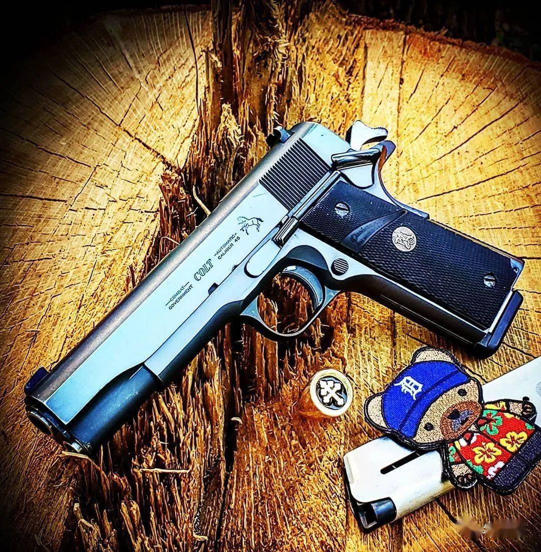 国外枪迷相册对1911有情结的朋友不要错过这个图集