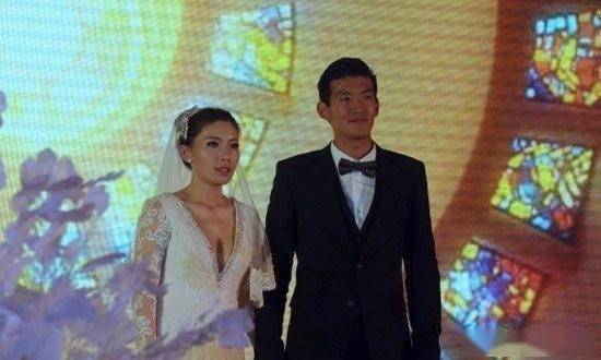 国门颜骏凌深夜发"床照"!前妻7小时后晒自拍_朱玥