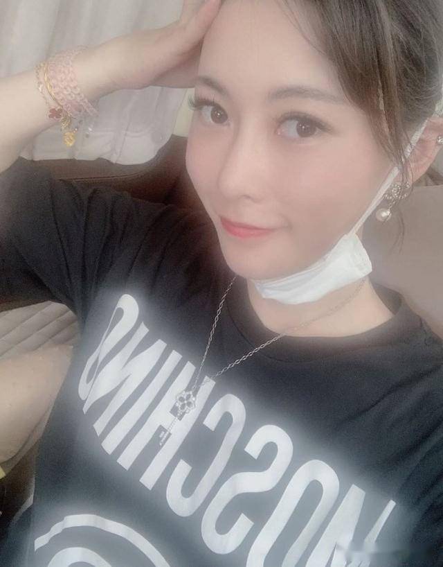 国门颜骏凌深夜发"床照"!前妻7小时后晒自拍_朱玥