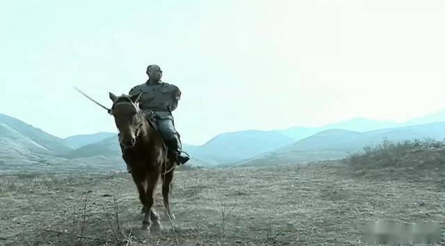 不知道大家有没有看过《亮剑》,这部剧中有一个片段,就是孙德胜骑兵连