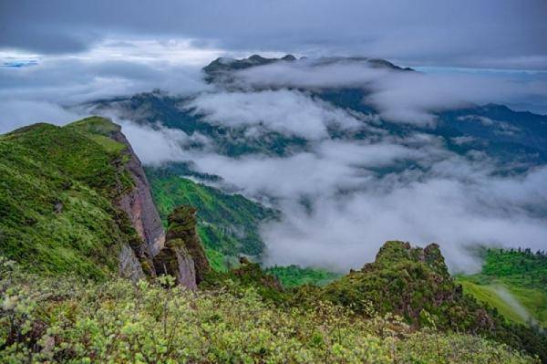 雅安天全县境内,有一处离成都最近的360度最佳观景平台——光头山.