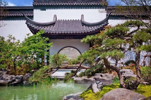 据了解,润锦园的样板间和景观示范区将同步公开,精装交付,全屋配备了