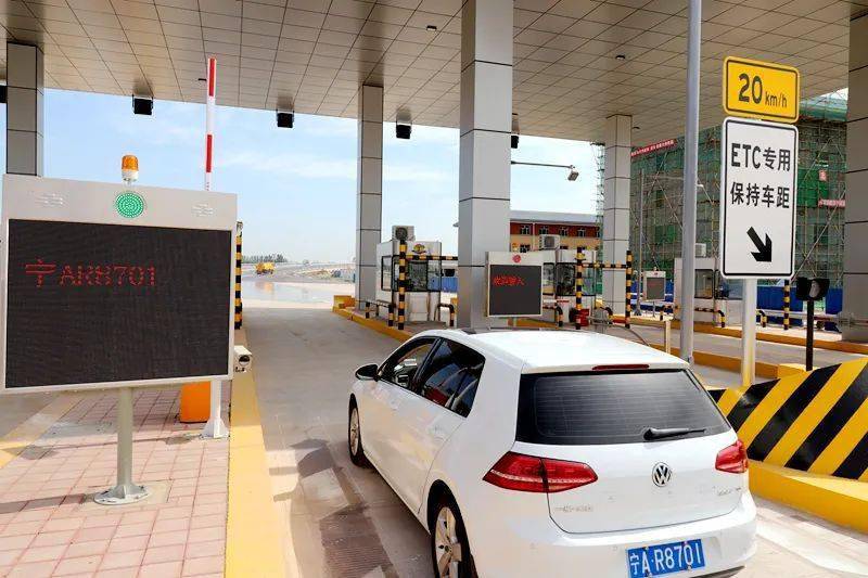 根据实车测算,北京东路收费站至吴忠收费站距离61公里,驾车时间预计42