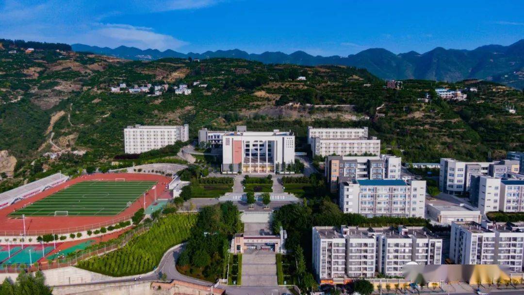 谋未来---幸福中学开门迎接永安中学初三学生代表来校参观交流_奉节县