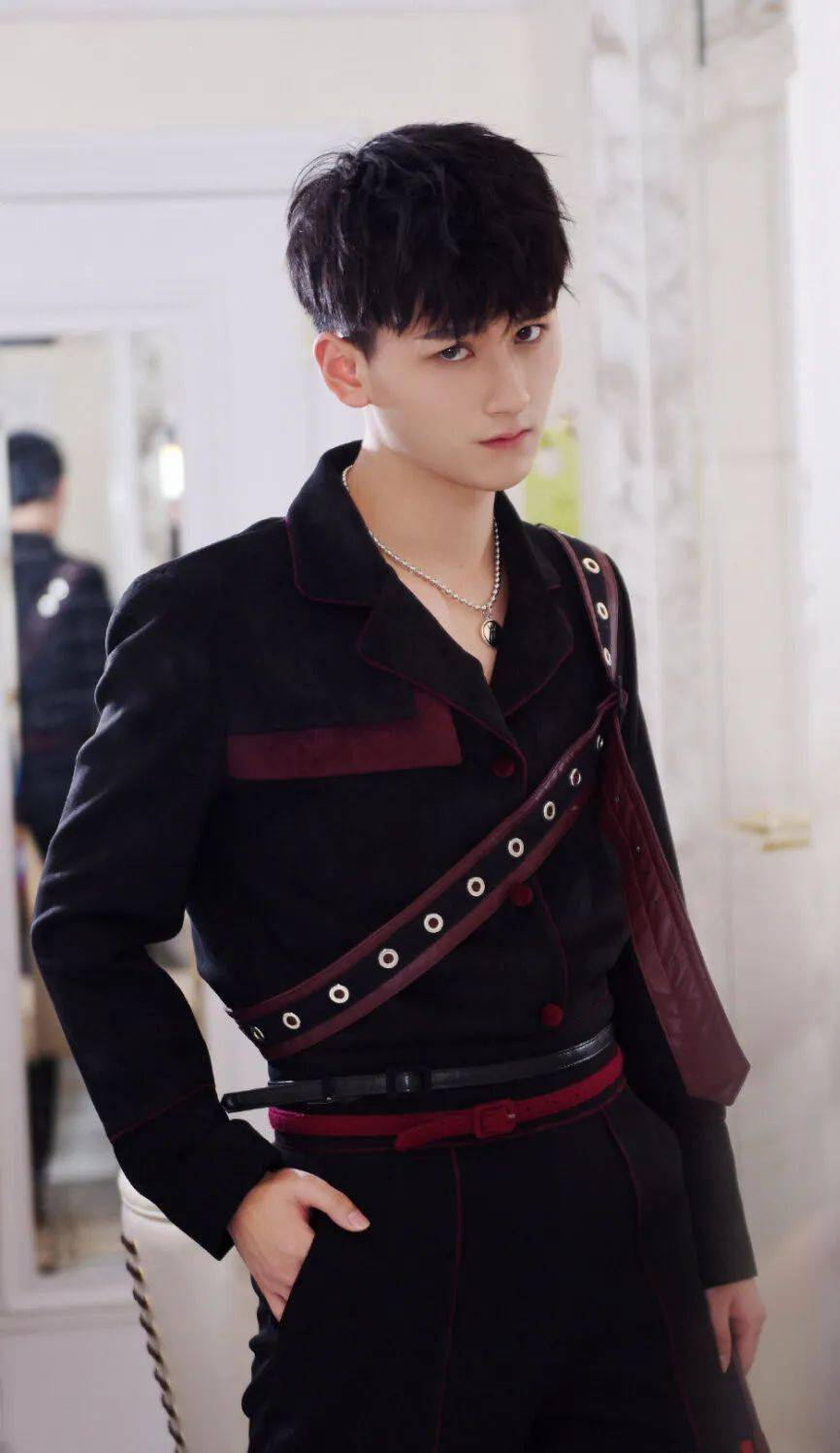 手机壁纸贺鹏纪李