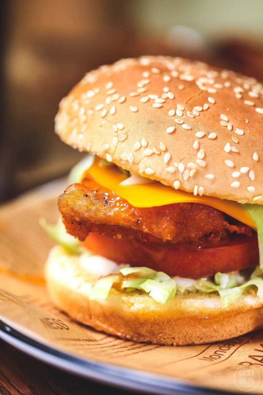 双层炸鸡汉堡汉堡的经典莫过于炸鸡啦~这里的炸鸡汉堡可不一般,里面