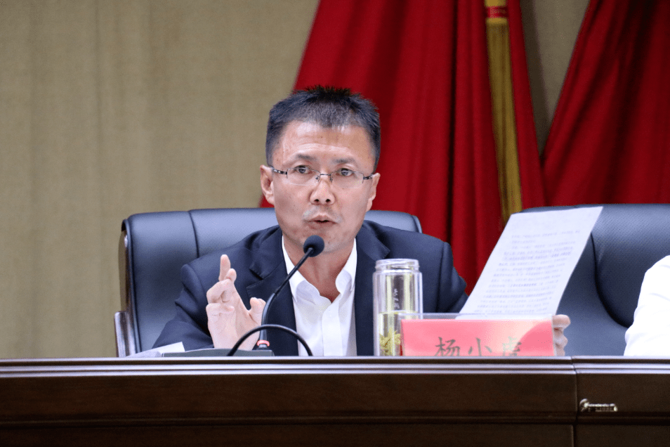 区委常委,统战部长袁立作统战工作报告;区委常委,宣传部长张志贵作