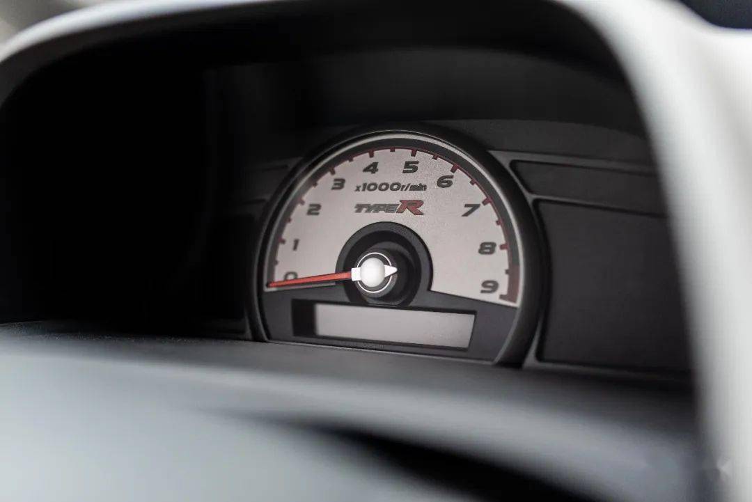 中控装饰面板,仪表,abc柱覆盖件,门板,还有副驾座椅全都是fd2原厂拆车