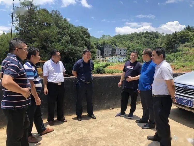 李有杰到东荣镇调研指导项目建设工作