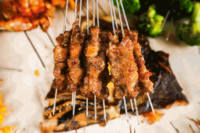 火遍全网的炭烤鲽鱼头 东北小串来喽!