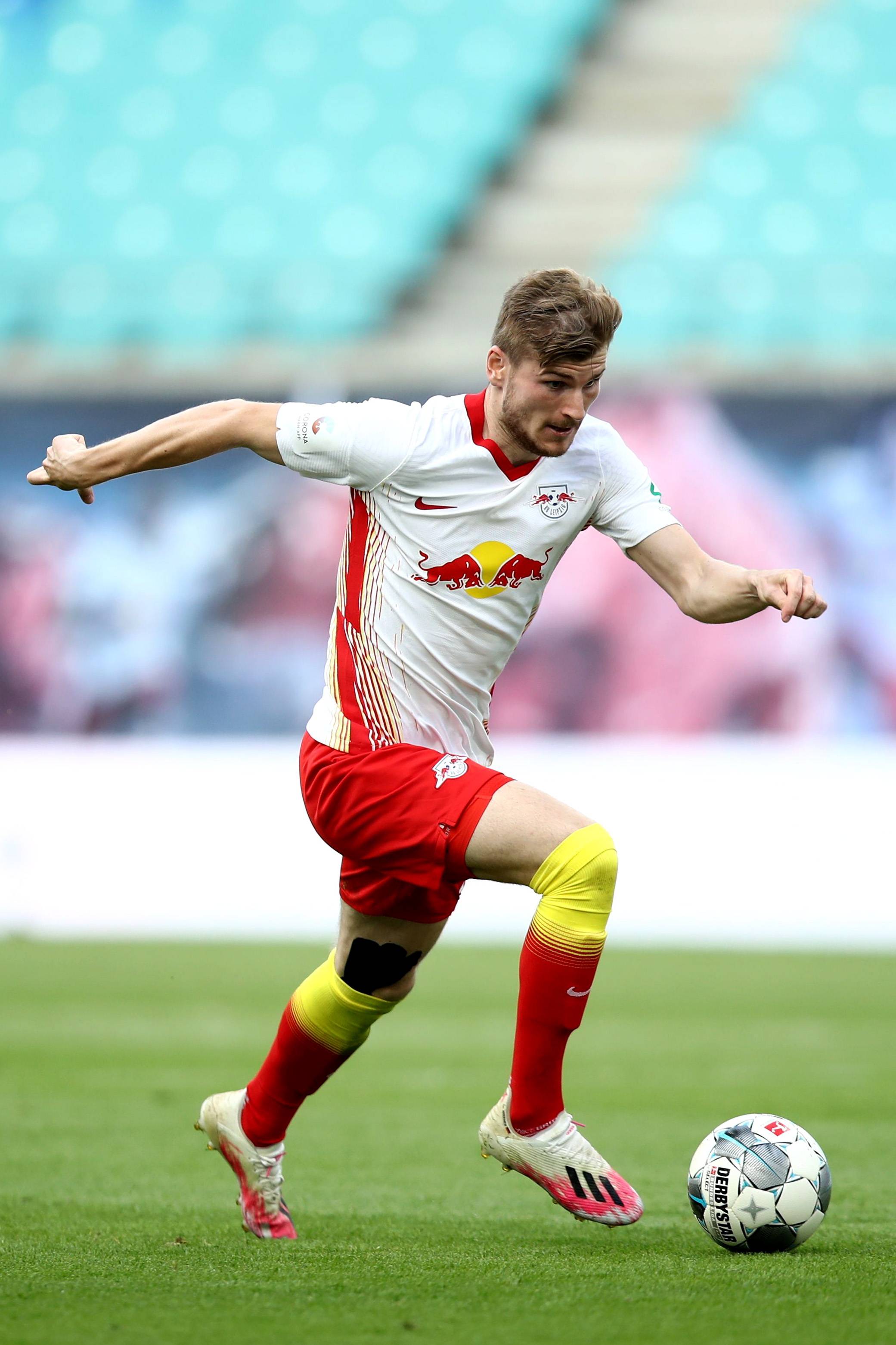 6月20日,莱比锡队球员维尔纳带球突破.