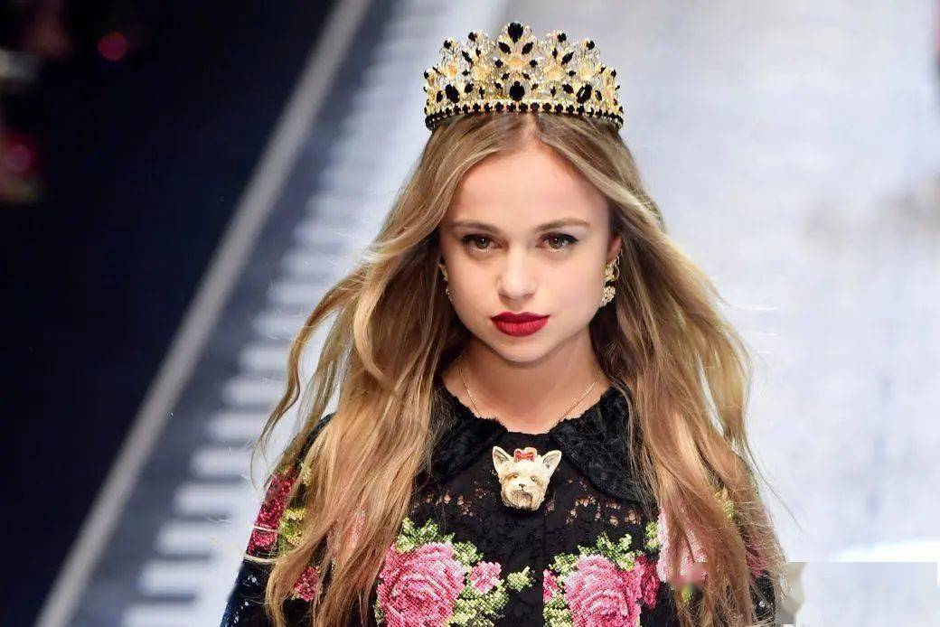 英国王室美貌女勋爵泳衣照曝光保守民众力挺还是爱她