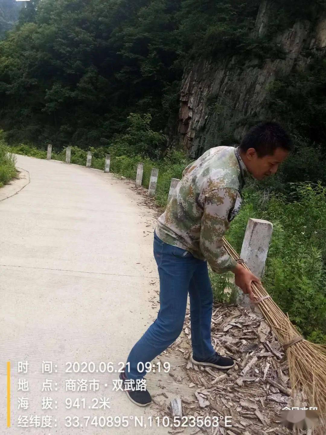 6月21日峦庄镇元潭村马家坪村河口村继续组织公益性岗位对路边