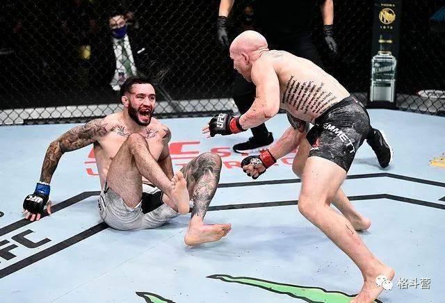 战报剃刀柯蒂斯成功抱摔二楼14次刷新ufc重量级单场抱摔纪录