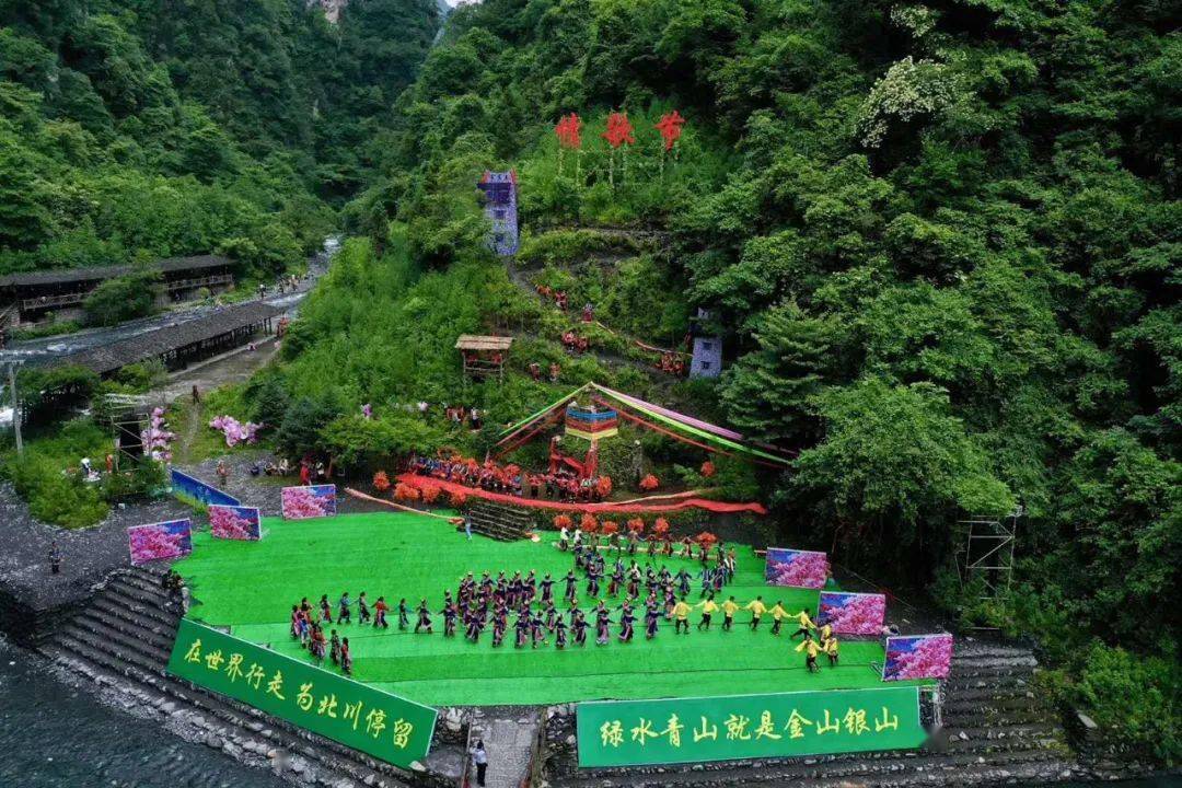 創建天府旅遊名縣小寨子溝第五屆瓦爾納澤情歌節讓遊客嗨翻了直呼來了