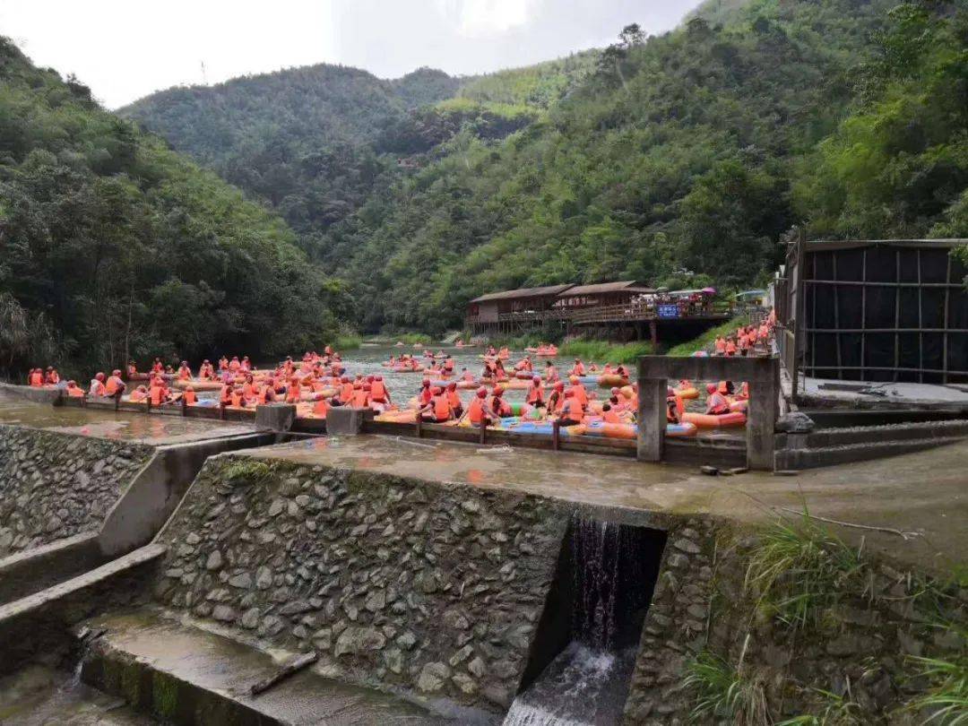 八乡山大峡谷漂流图片